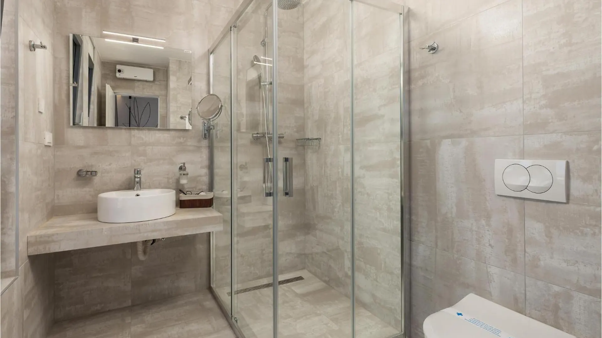 Awesome Apartment In Malinska With Kitchen 0*,